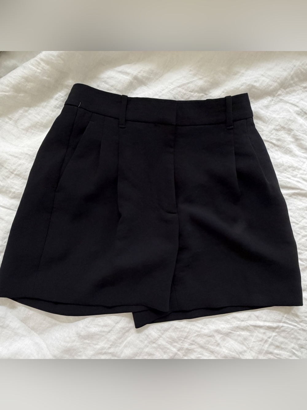 Aritzia The Effortless Short - Black